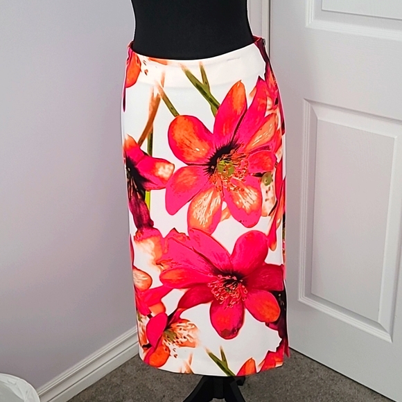 Midi skirt - white background with fushia flowers. Side zip. New with tags. - Picture 2 of 5